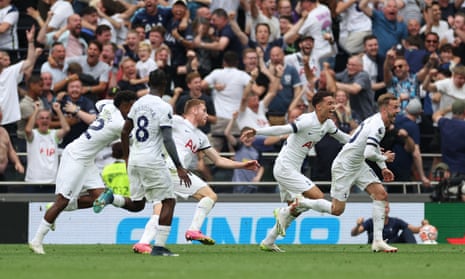 He can’t help it! Spurs player full of admiration for his teammate