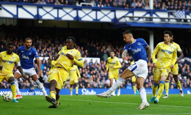 CRYSTAL PALACE FANS TURN ON THEIR OWN PLAYER AFTER HE COSTS THEM AGAINST EVERTON THEY WANT HIM GONE ASAP