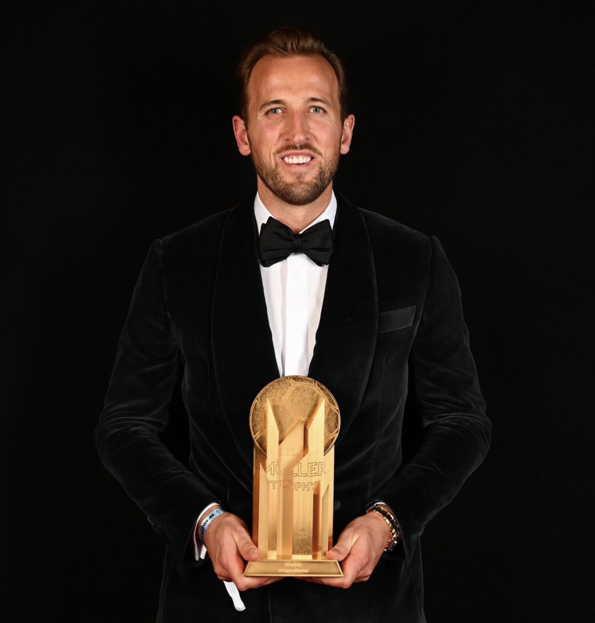 THE WHOLE WORLD LEFT STUNNED AFTER HEARING THE FIRST WORD COMING OUT OF HARRY KANE AS HE RECEIVED GERD TROPHY WINNER 2024