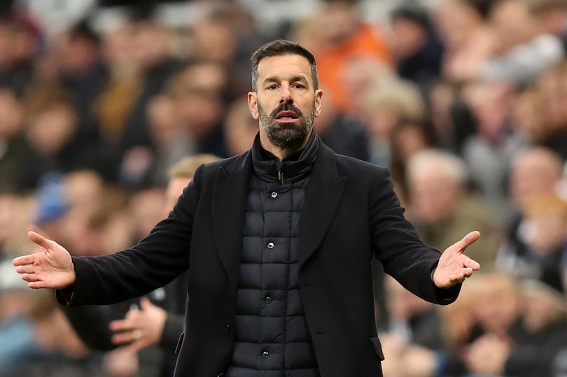 RUUD VAN NISTELROOY REACTION TO LEICESTER CITY WINGER EXPOSES HUGE PROBLEM AMID STANDBY TRANSFER NEED