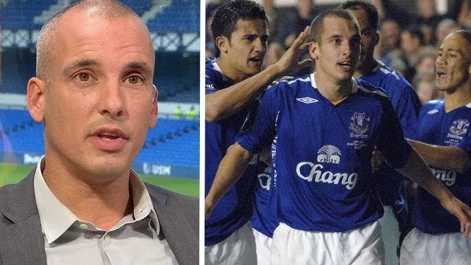 Everton legend savaged Everton 26-years-old striker after his poor performance in the first half against United