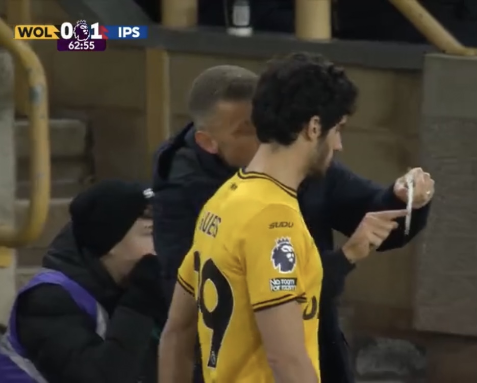 Rodrigo Gomes reveals what Gary O’Neil told him before he enter the pitch- it’s shameful