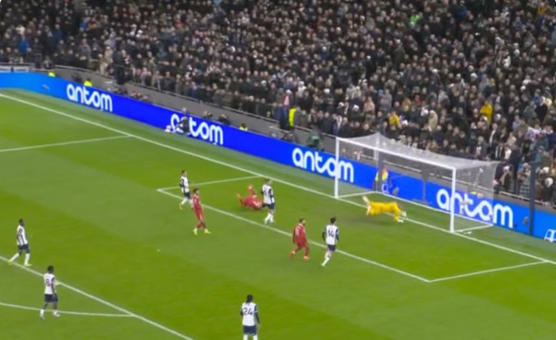 ‘DISGRACEFUL!’ – FANS ARE IN TOTAL DISGUST AFTER SEEING WHAT THE REFEREE DID IN FINAL SECONDS OF TOTTENHAM 3-6 LIVERPOOL