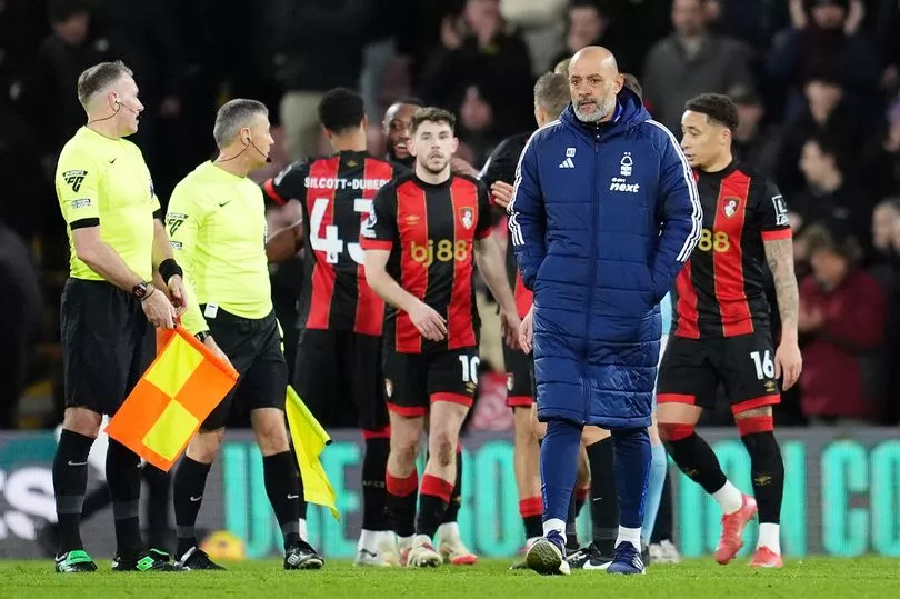 NEW FOOTAGE REVEALS NUNO’S ACTIONS ON THE TOUCHLINE, RAISING SUSPENSE AND UNCERTAINTY ABOUT NOTTINGHAM FOREST’S TRANSFER STRATEGIES AFTER THEIR HUMBLING DEFEAT TO BOURNEMOUTH.