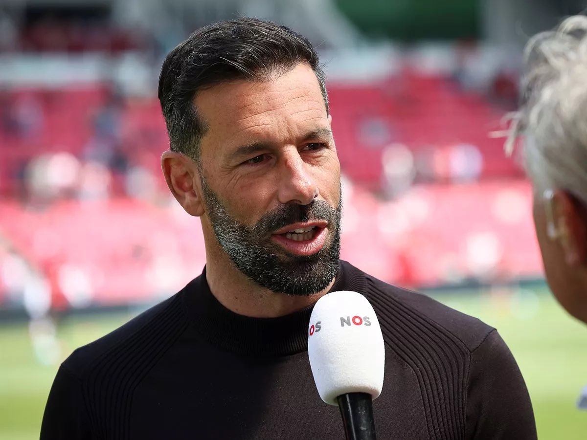 RUUD VAN NISTELROOY SURPRISES FANS WITH A HEARTBREAKING MESSAGE AS HE COULD LEAVE LEICESTER CITY THIS MONTH FOLLOWING A BOMBSHELL REVELATION.