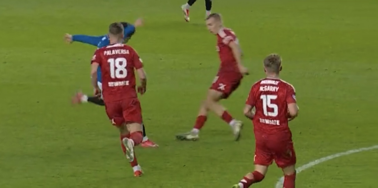 Phillipe clement point straight finger to player  to look for another club after what he did against Aberdeen – it’s terrible