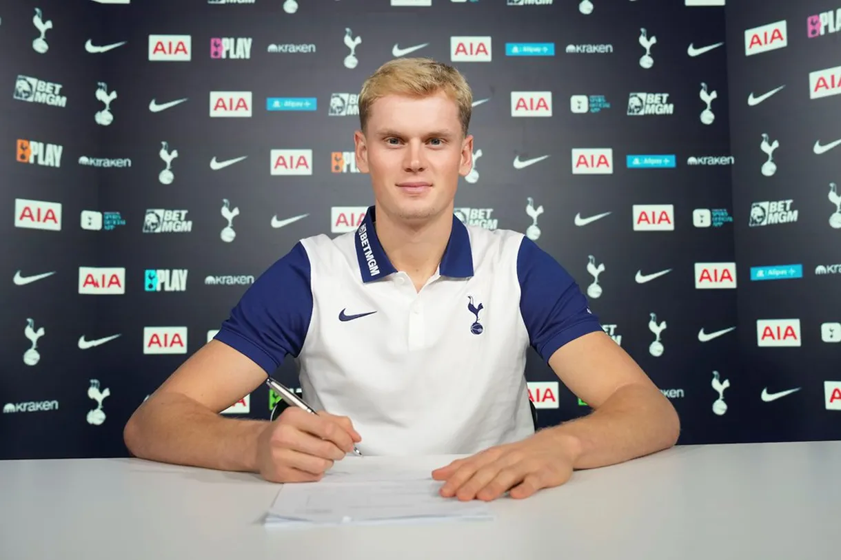 TOTTENHAM HOTSPUR JUST ANNOUNCED THE SIGNING OF A NEW GOALKEEPER-LETS HOPE FOR THE BEST NOW