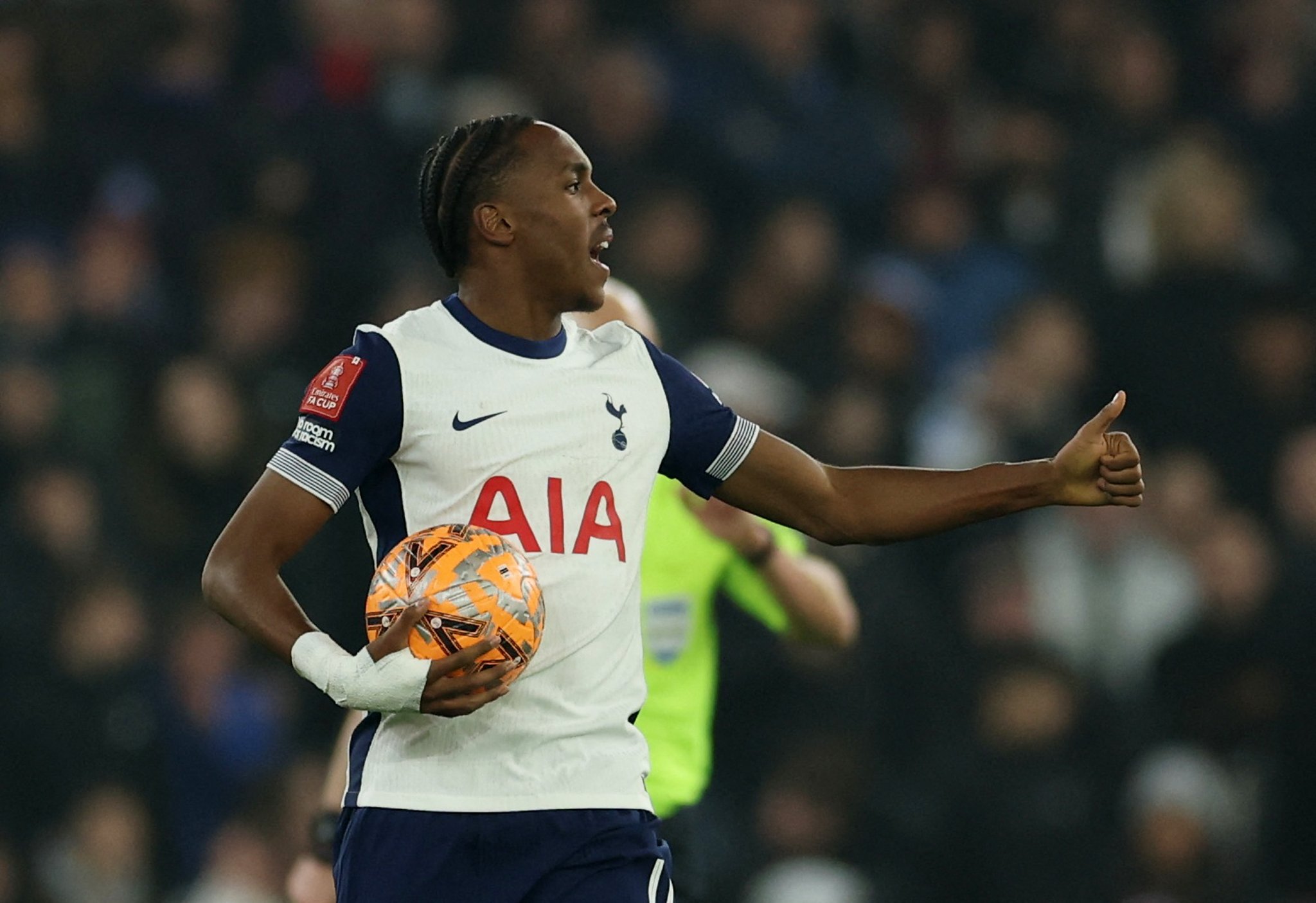 THE WHOLE TOTTENHAM FANS ARE making the same point AND MAKES THEIR FEELINGS CLEAR ON MATHYS TEL AFTER HIS FIRST GOAL FOR TOTTENHAM