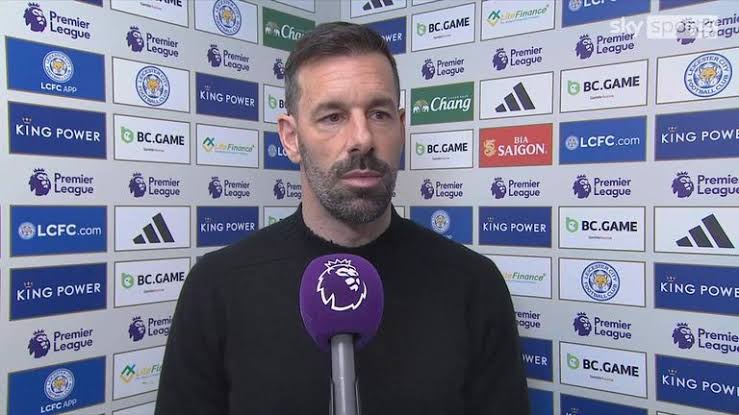 The most heartbreaking post match interview ever Ruud Van Nistelrooy officially announced his departure after receiving lost of insults from fans after the game against Everton