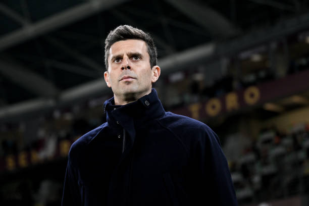 Fine della strada per Motta – È tempo di andare: la Juventus pronta a sostituire Thiago Motta con uno dei migliori allenatori del mondo