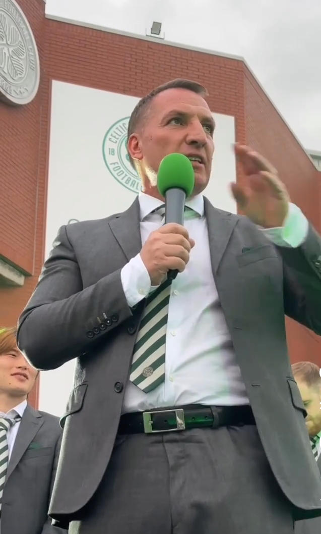 “Brendan Rodgers Serves Rangers a Side of Banter – Extra Salt Included!” With social media messages