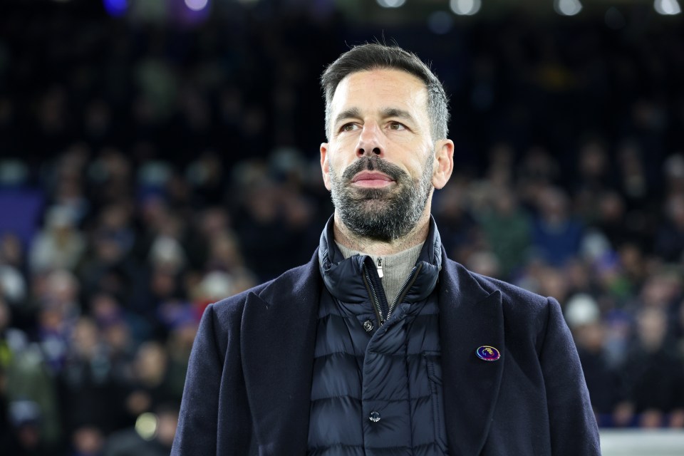 The club warns the Dutchman to honor the terms as uncertainty looms over his next move. Will Van Nistelrooy respond or risk fallout with the club?